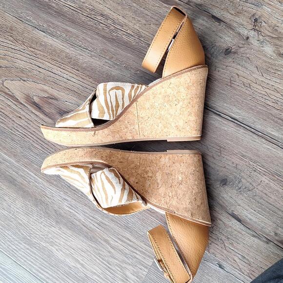 Dolce Vita Brown Zebra Print Ankle Strap Open Toe Wedge Heel Size 8 - Picture 7 of 9